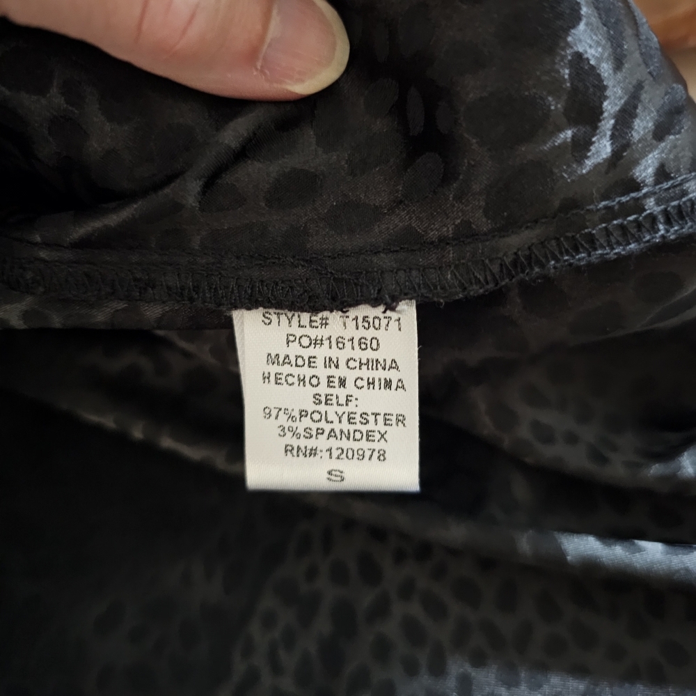 entro, Size Small, Elegant Black Women's Top, Cheetha Print - Picture 11 of 11